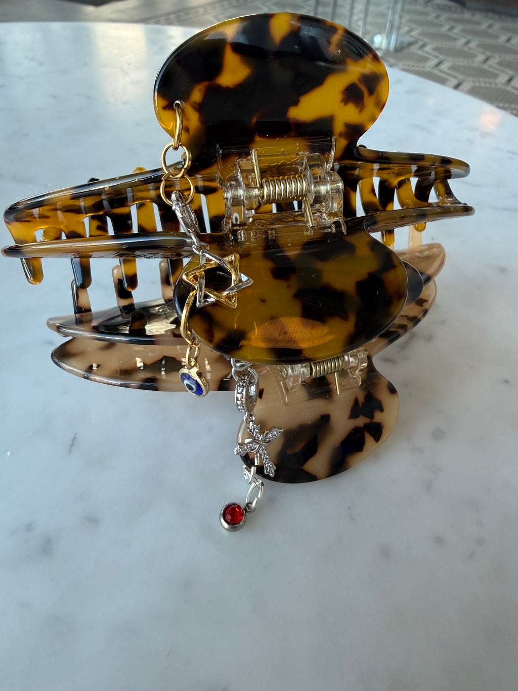 Tortoise Shell Hair Clip · Light Brown