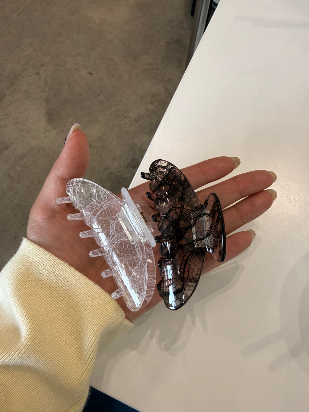 Lace hair clip- Black