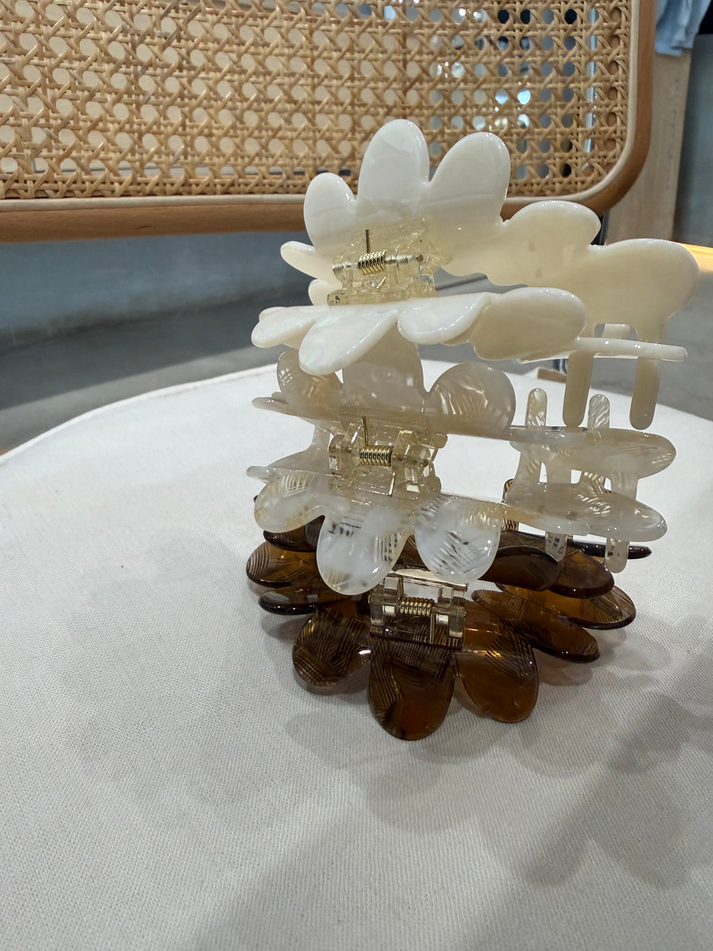 Croissant Hair Clip ·Honeycomb